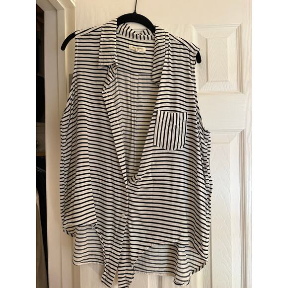 BeachLunchLounge Tops - Beachlunchlounge stripe buttondown tieup shirt size XL